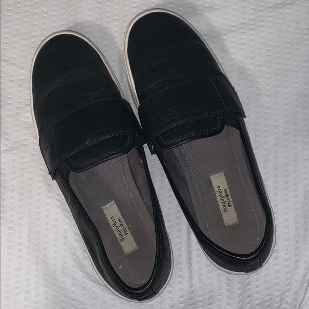 Super cute, black loafers!